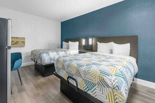 Foto van 2 tweepersoonsbedden | Nsmk, koelkast - Vakantiehuis in Madera CA - BedRoom