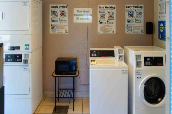 Foto van 1 tweepersoonsbed (Queensize) | Motel 6 Lantana - Vakantiehuis in Lantana - Facilities