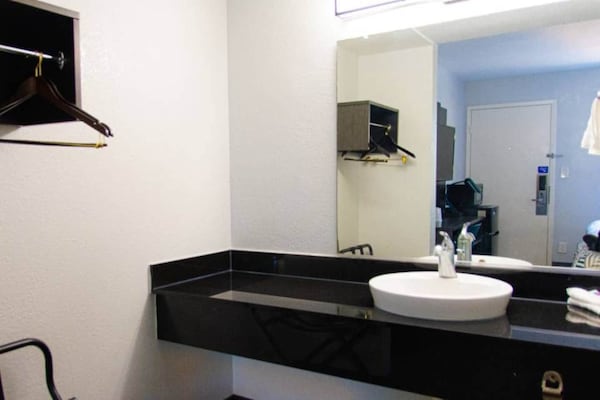 Foto van 2 tweepersoonsbedden | Premium, Micfridge - Vakantiehuis in Lantana - Facilities