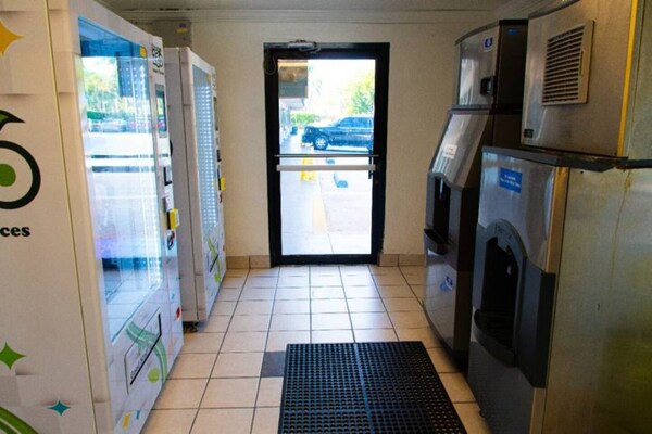 Foto van 2 tweepersoonsbedden | Premium, Micfridge - Vakantiehuis in Lantana - Facilities