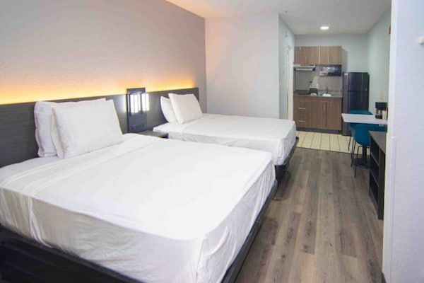 Foto van 2 queensize bedden Nmsk | Palm Beach - Vakantiehuis in West Palm Beach - BedRoom