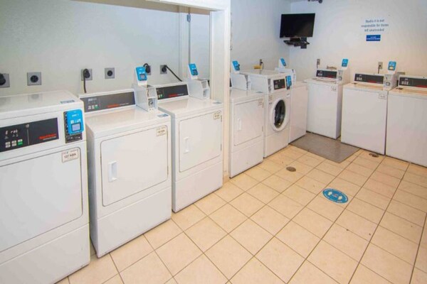 Foto van 2 tweepersoonsbedden | Toegankelijk voor mindervaliden | Inloopdouche, NSMK - Kitchen