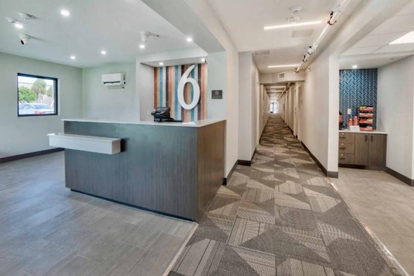 Foto van 1 tweepersoonsbed (queensize) | Rookvrij - Vakantiehuis in Fort Lauderdale - FloorPlan