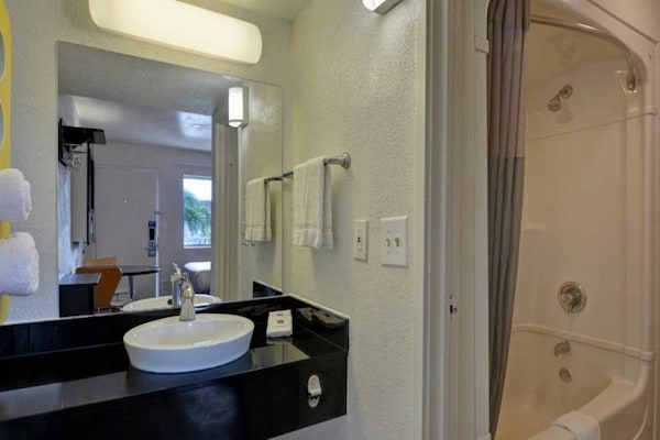 Foto van 1 tweepersoonsbed (Queensize) | Dania Beach - Vakantiehuis in Dania Beach - BathRoom