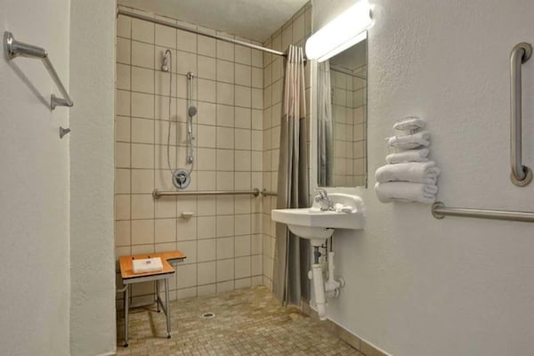 Foto van 2 tweepersoonsbedden | Dania Beach - Vakantiehuis in Dania Beach - BathRoom