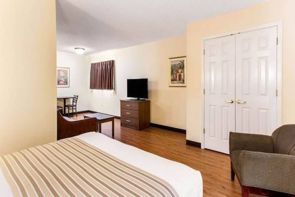 Foto van 1 tweepersoonsbed (queensize) | Roken toegestaan, slaapbank - BedRoom