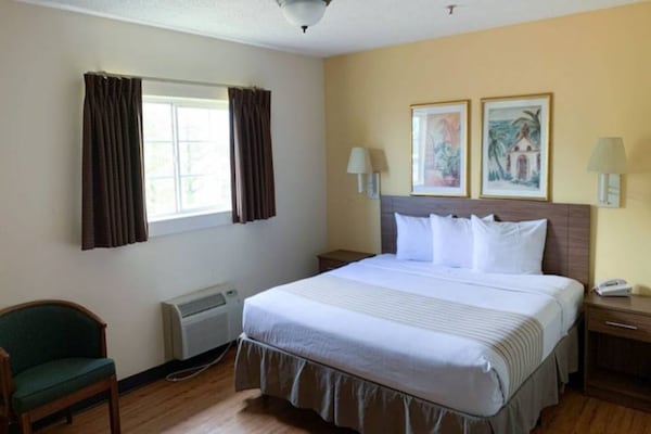 Foto van 1 tweepersoonsbed (queensize) | Roken toegestaan, slaapbank - BedRoom