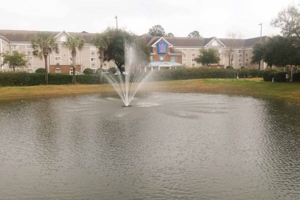 Foto van 1 kingsize bed | Nsmk, Micfridge - Vakantiehuis in Myrtle Beach SC - ExteriorSummer
