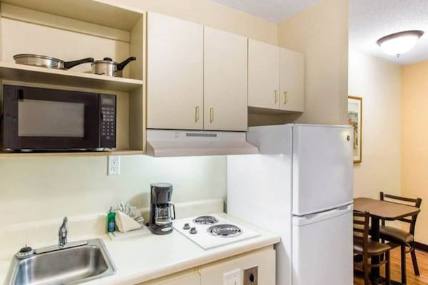 Foto van 1 kingsize bed | Nsmk, Micfridge - Vakantiehuis in Myrtle Beach SC - BedRoom
