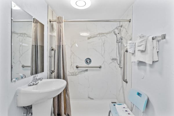 Foto van 2 tweepersoonsbedden | Nsmk, keuken - Vakantiehuis in Wilmington - BathRoom