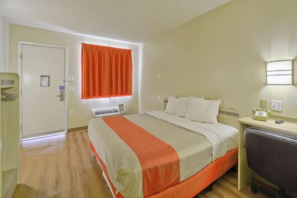 Foto van 1 kingsize bed | Rolstoeltoegankelijk bad, NSMK - Vakantiehuis in Maple Shade - BedRoom