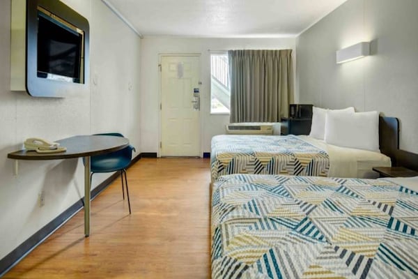 Foto van 2 tweepersoonsbedden | Rolstoeltoegankelijk - Vakantiehuis in LIMA - BedRoom