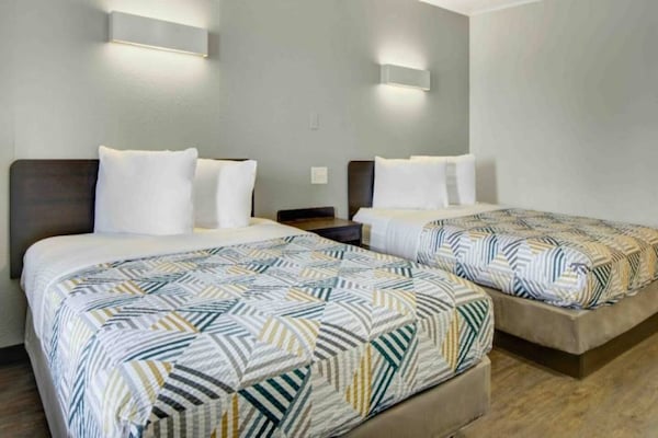 Foto van 2 tweepersoonsbedden (queensize) | Rookvrij - Vakantiehuis in LIMA - BedRoom