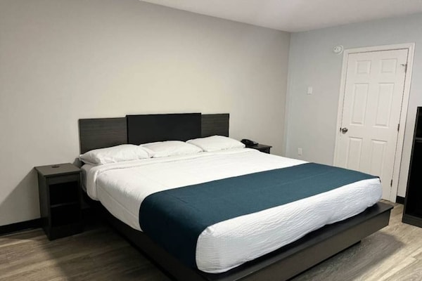 Foto van 1 kingsize bed | Rookvrij, koelkast - Vakantiehuis in Monroe - BedRoom