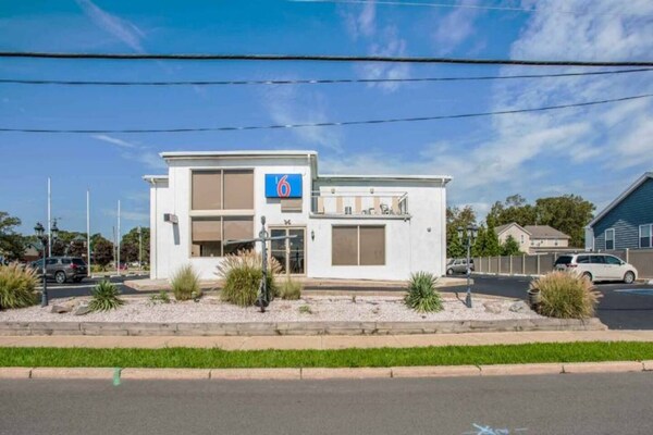 Foto van 1 kingsize bed | Rookvrij, bubbelbad - Vakantiehuis in Somers Point - Facilities