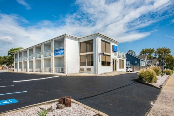 Foto van 1 kingsize bed | Rookvrij, bubbelbad - Vakantiehuis in Somers Point - Facilities