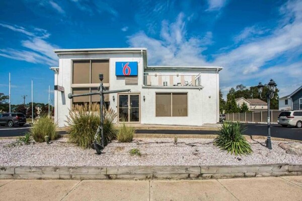 Foto van 1 kingsize bed | Rookvrij, bubbelbad - Vakantiehuis in Somers Point - Facilities