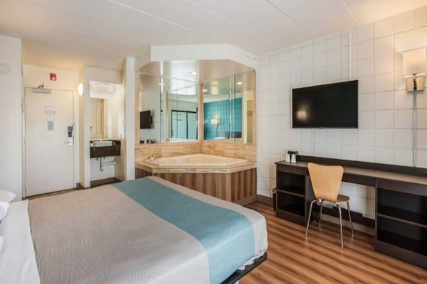Foto van 1 kingsize bed | Rookvrij, bubbelbad - Vakantiehuis in Somers Point - BedRoom