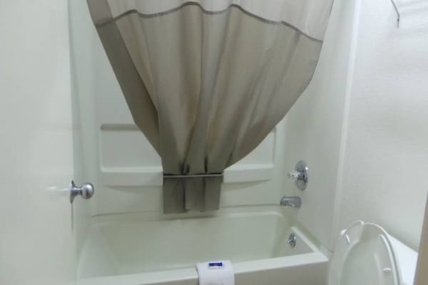 Foto van 2 queensize bedden, rookoven, koelkast - Vakantiehuis in COVINGTON - Facilities