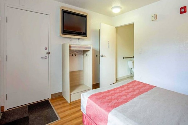 Foto van 1 tweepersoonsbed | Toegankelijk voor mindervaliden/bad - BedRoom
