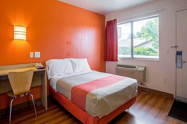 Foto van 1 tweepersoonsbed | Toegankelijk voor mindervaliden/bad - BedRoom