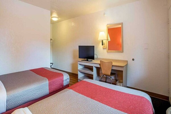 Foto van 2 tweepersoonsbedden | Koelkast - Vakantiehuis in Prescott - BedRoom