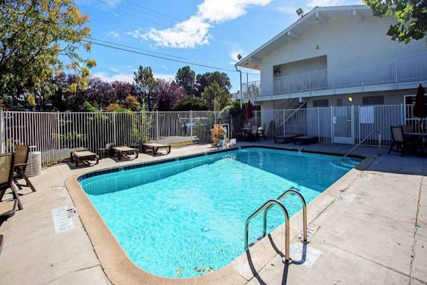 Foto van 2 tweepersoonsbedden | Koelkast - Vakantiehuis in Prescott - Pool