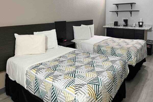 Foto van 2 tweepersoonsbedden | Rookvrij, Keuken - Vakantiehuis in Phoenix - BedRoom
