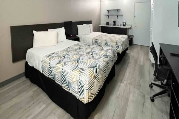 Foto van 2 tweepersoonsbedden | Rookvrij, Keuken - Vakantiehuis in Phoenix - BedRoom