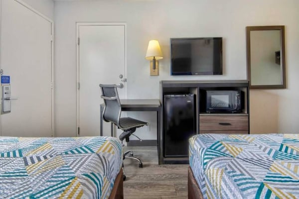 Foto van 2 tweepersoonsbedden | Roken toegestaan, koelkast aanwezig - BedRoom