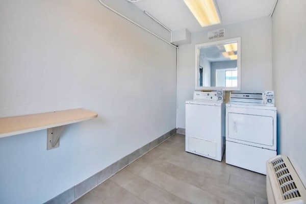 Foto van 2 tweepersoonsbedden | Roken toegestaan, koelkast aanwezig - Facilities