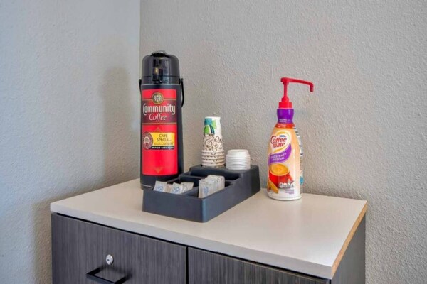 Foto van 2 tweepersoonsbedden | Roken toegestaan, koelkast aanwezig - Facilities
