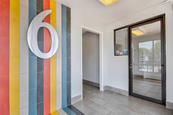 Foto van 2 tweepersoonsbedden | Roken toegestaan, koelkast aanwezig - FloorPlan