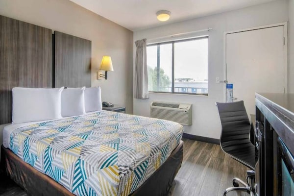 Foto van 1 tweepersoonsbed (Queensize) | Nsmk, koelkast - Vakantiehuis in Jonesboro - BedRoom