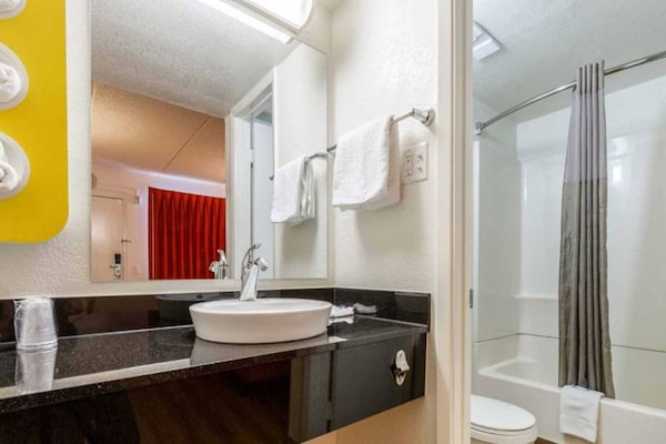 Foto van 1 tweepersoonsbed (Queensize) | Luchthaven Phoenix - BathRoom