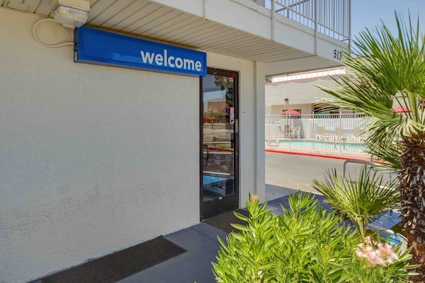 Foto van 1 tweepersoonsbed | Douche conform ADA/RI-normen - Vakantiehuis in Tempe - ExteriorSummer