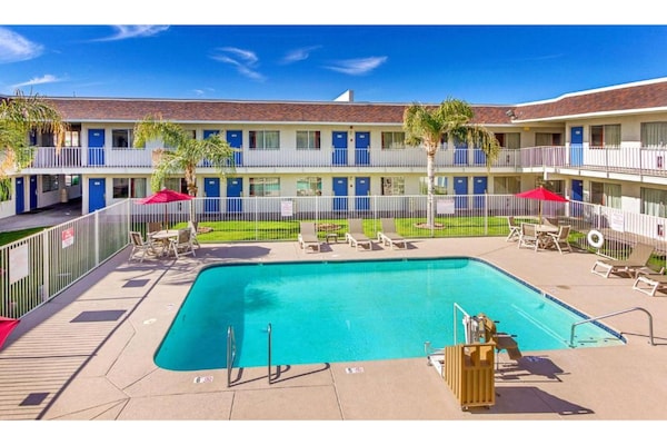 Foto van 1 tweepersoonsbed | Premium - Vakantiehuis in Phoenix - HotelSwimmingPool