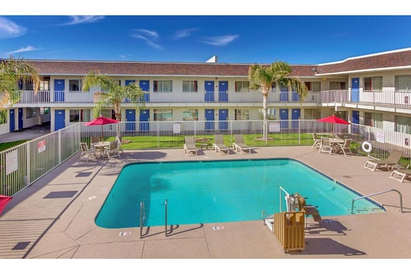 Foto van 1 tweepersoonsbed | Premium - Vakantiehuis in Phoenix - HotelSwimmingPool