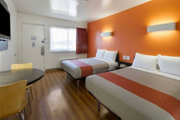 Foto van 2 tweepersoonsbedden (queensize) | Roken toegestaan - BedRoom