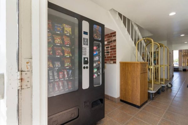 Foto van 2 tweepersoonsbedden (queensize) | Roken toegestaan - FloorPlan