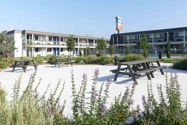 Foto van 2 tweepersoonsbedden (queensize) | Roken toegestaan - ExteriorSummer