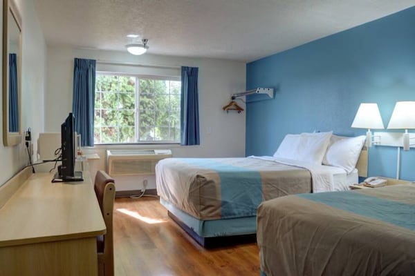 Foto van 2 tweepersoonsbedden | rolstoeltoegankelijk | NSMK - Facilities