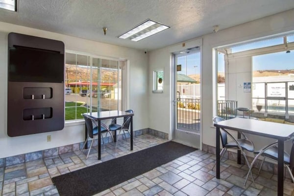 Foto van 1 tweepersoonsbed (queensize) | Roken toegestaan - Vakantiehuis in The Dalles - FloorPlan
