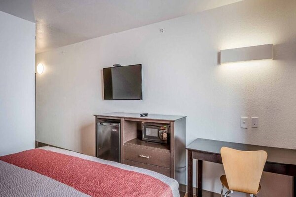 Foto van 1 kingsize bed | Badkuip met mobiele toegang Nsmk Micfridg - Facilities