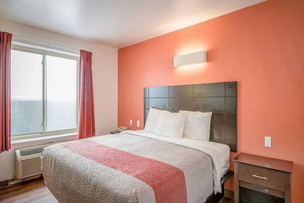 Foto van 1 kingsize bed | Badkuip met mobiele toegang Nsmk Micfridg - Facilities