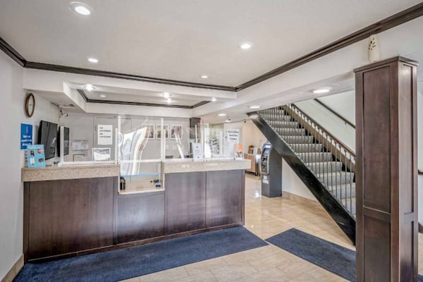 Foto van 1 kingsize bed | Badkuip met mobiele toegang Nsmk Micfridg - FloorPlan