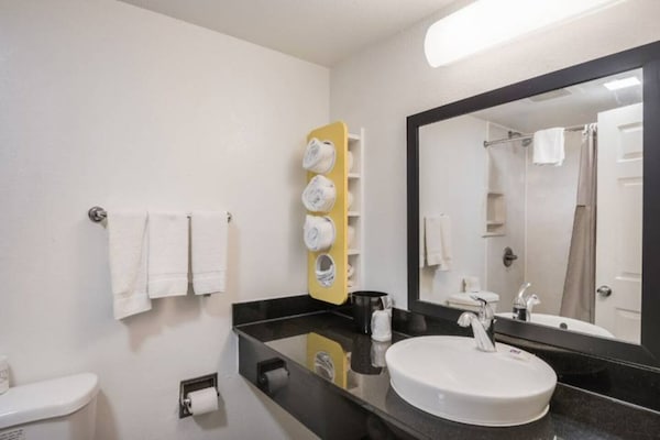 Foto van 2 tweepersoonsbedden | Niet-roken, koelkast - Vakantiehuis in Peoria IL - Facilities
