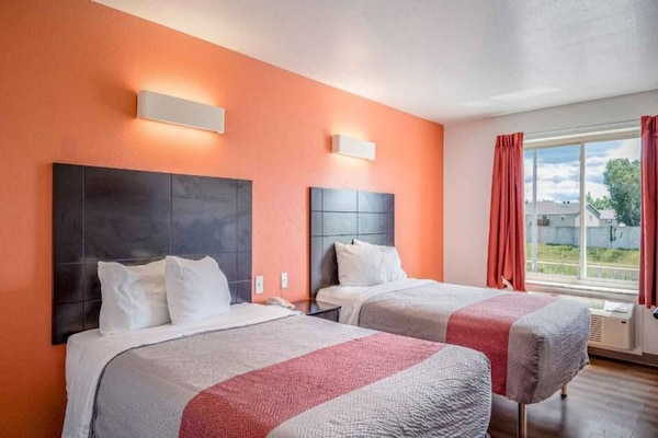 Foto van 2 tweepersoonsbedden | Niet-roken, koelkast - Vakantiehuis in Peoria IL - BedRoom