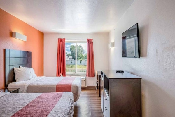 Foto van 2 tweepersoonsbedden | Niet-roken, koelkast - Vakantiehuis in Peoria IL - BedRoom