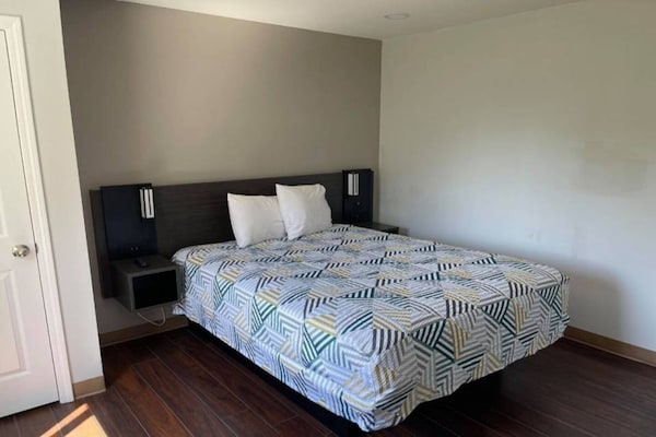 Foto van 1 tweepersoonsbed (Queensize) | NSMK keuken, slaapbank - BedRoom